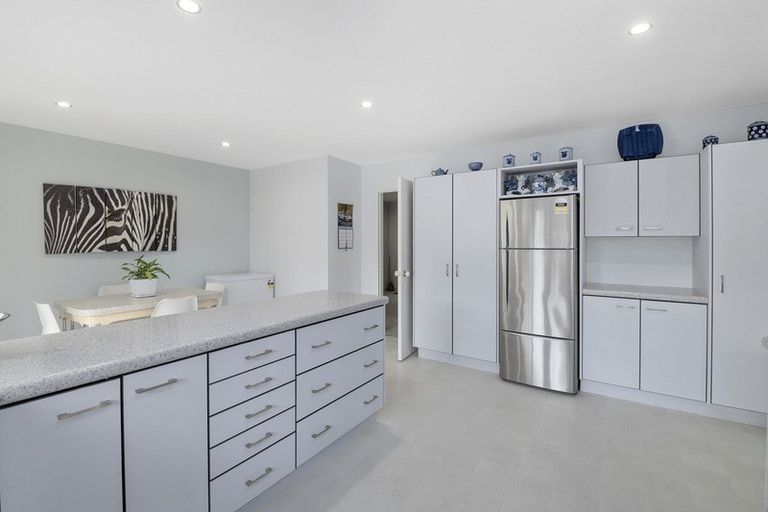 Photo of property in 2 Tainui Street, Raumati Beach, Paraparaumu, 5032