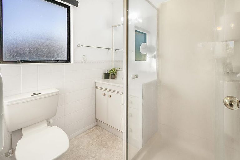 Photo of property in 18 Longwood Place, Harrowfield, Hamilton, 3210