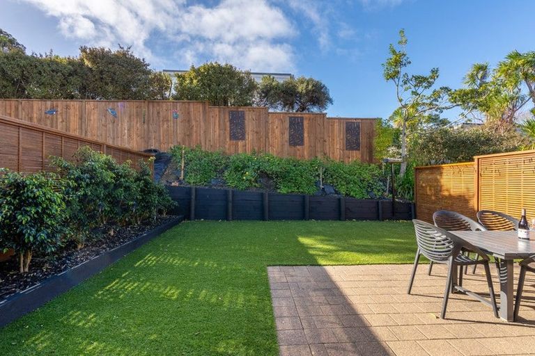 Photo of property in 10/8 Tobago Place, Sunnynook, Auckland, 0620