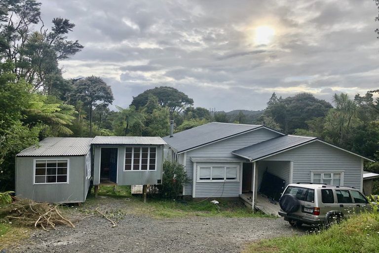 Photo of property in 23 Rimu Road, Oratia, Auckland, 0604