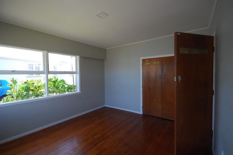 Photo of property in 27 Eddowes Street, Manurewa, Auckland, 2102