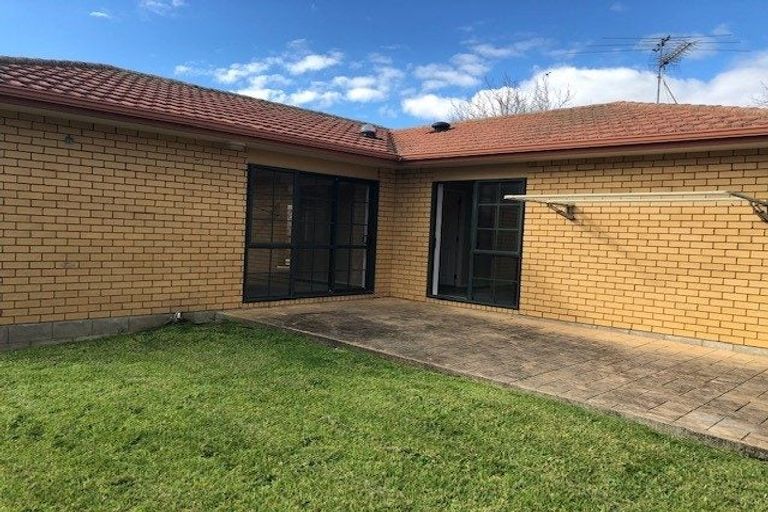 Photo of property in 8 Cottesmore Place, Huntington Park, Auckland, 2013