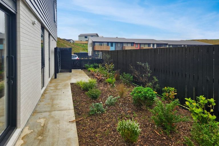 Photo of property in 44 Oakum Road, Whitby, Porirua, 5024