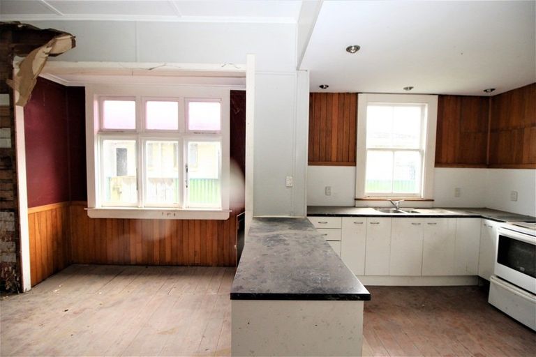 Photo of property in 32 Ross Street, Woodville, 4920