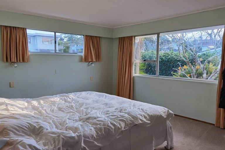Photo of property in 67 Ravenwood Drive, Forrest Hill, Auckland, 0620