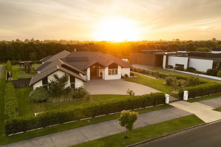 Photo of property in 19 Mike Smith Drive, Cambridge, 3434