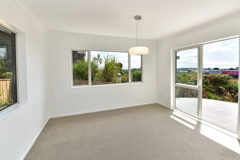 Photo of property in 55a Wade River Road, Stanmore Bay, Whangaparaoa, 0932