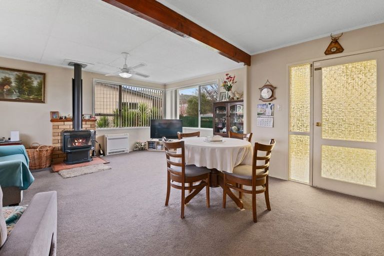 Photo of property in 25 Matthew Place, Kawaha Point, Rotorua, 3010