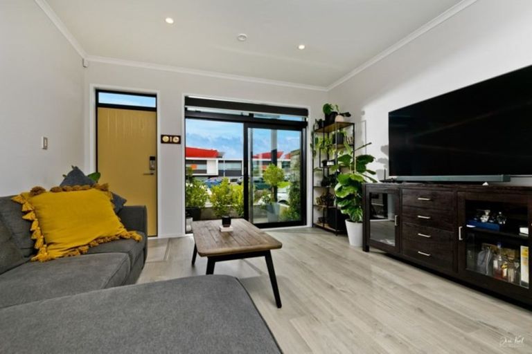 Photo of property in 81c Hobsonville Point Road, Hobsonville, Auckland, 0616