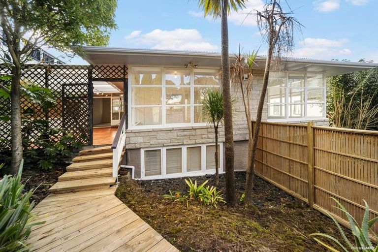Photo of property in 1/51 Forrest Hill Road, Milford, Auckland, 0620