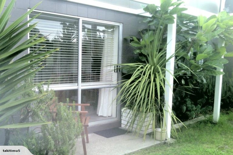 Photo of property in 3 Mahoe Street, Otaki Beach, Otaki, 5512