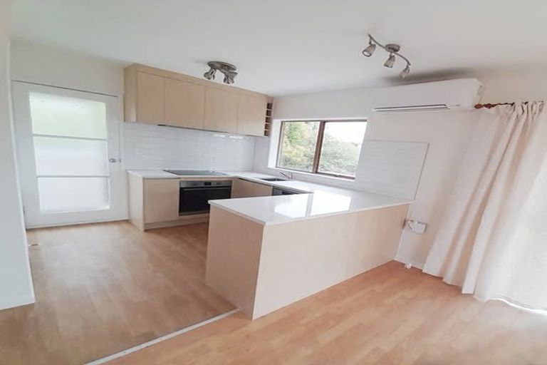 Photo of property in 4/19 Chequers Avenue, Glenfield, Auckland, 0629