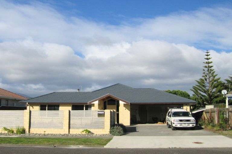 Photo of property in 196 Tutere Street, Waikanae Beach, Waikanae, 5036