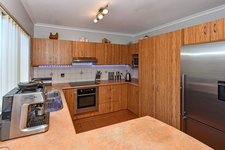 Photo of property in 6 Emmerdale Avenue, Papakura, 2110