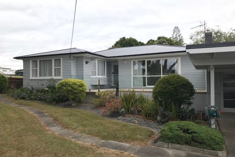 Photo of property in 52 Tramway Road, Beach Haven, Auckland, 0626