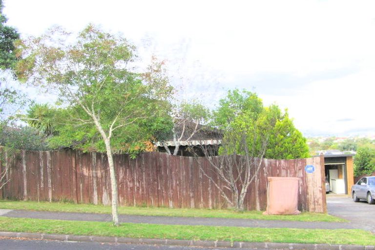 Photo of property in 13 Mark Edward Drive, Half Moon Bay, Auckland, 2012