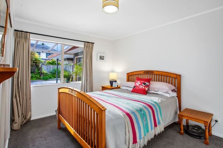 Photo of property in 24 Settlers Grove, Orewa, 0931