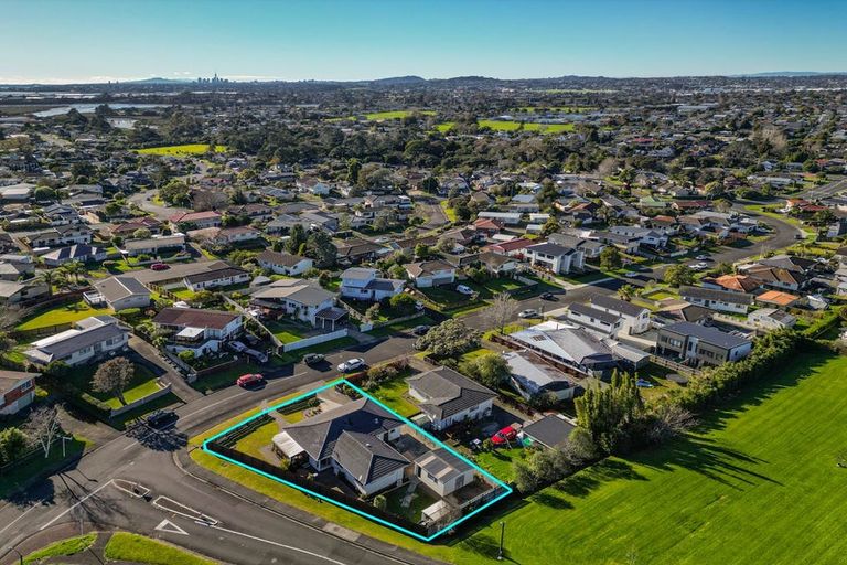 Photo of property in 56 Rosewarne Crescent, Glendene, Auckland, 0602