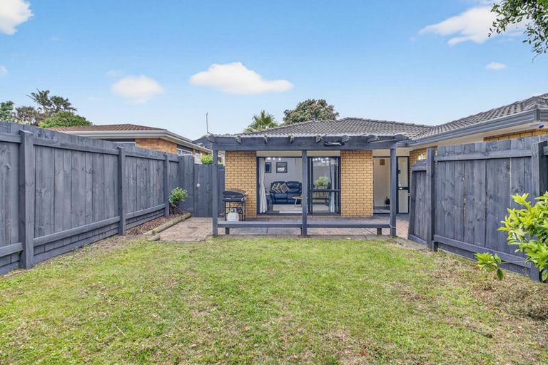 Photo of property in 2/19 Sailfish Drive, West Harbour, Auckland, 0618