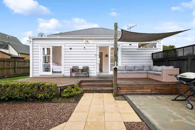 Photo of property in 2/93 Harris Street, Pukekohe, 2120