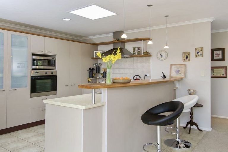 Photo of property in 1 Mcleod Place, Papamoa Beach, Papamoa, 3118