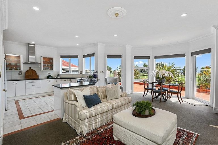 Photo of property in 1 Kawaroa Lane, New Plymouth, 4310