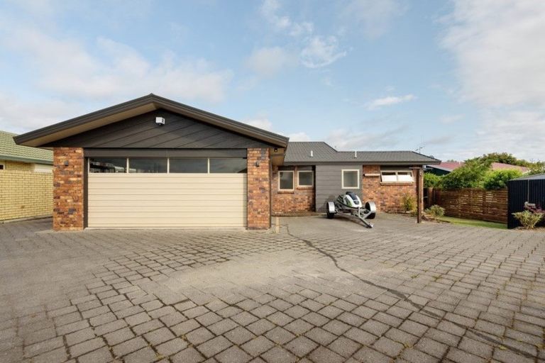 Photo of property in 54 Fairview Place, Te Puke, 3119