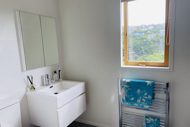 Photo of property in 25 Putnam Street, Northland, Wellington, 6012