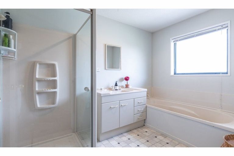 Photo of property in 6 Mclean Place, Woodend, 7610