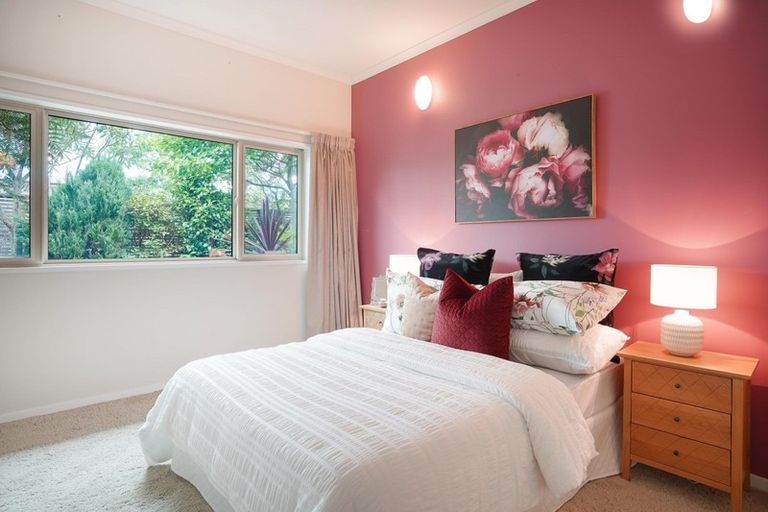 Photo of property in 18 Cloake Way, Palmerston North, 4414