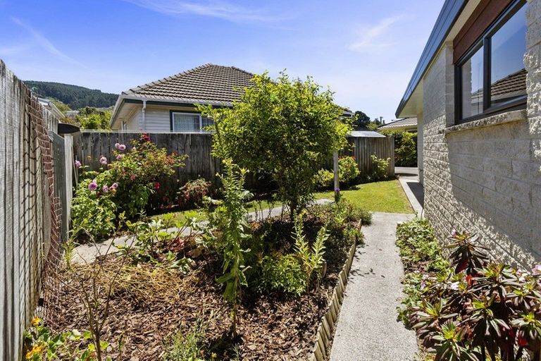 Photo of property in 76a Oxford Street, Tawa, Wellington, 5028