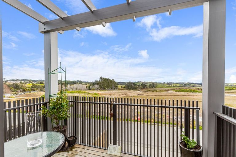 Photo of property in 24 Pukewhero Rise, Westgate, Auckland, 0614