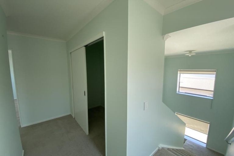 Photo of property in 10 Cresswell Place, Johnsonville, Wellington, 6037