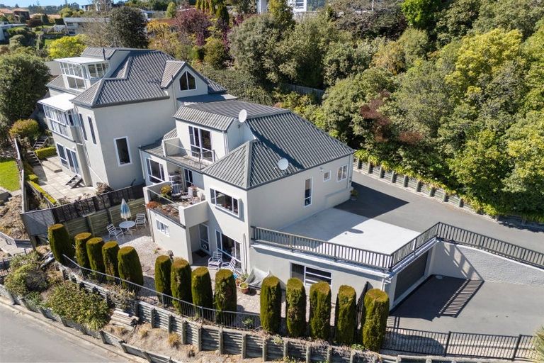 Photo of property in 2 Iles Lane, Cashmere, Christchurch, 8022