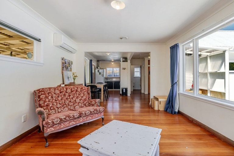 Photo of property in 43 Birmingham Street, Takaro, Palmerston North, 4412