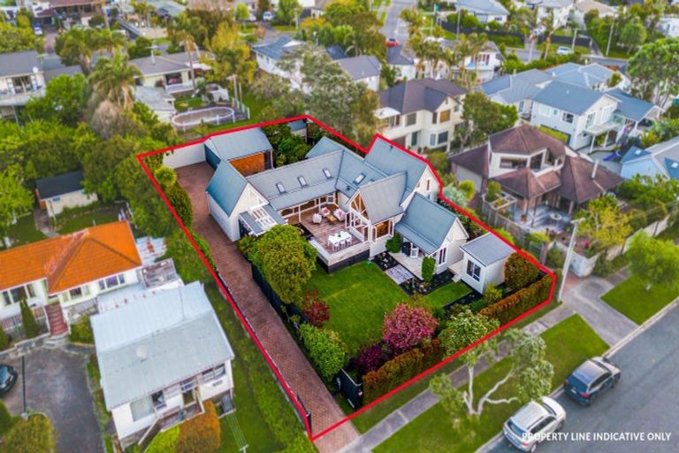 Photo of property in 12 Wairere Road, Torbay, Auckland, 0630