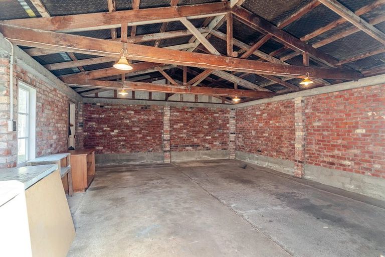 Photo of property in 27 Crewe Crescent, Hokowhitu, Palmerston North, 4410