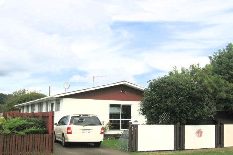 Photo of property in 2/20 Clouston Park Road, Clouston Park, Upper Hutt, 5018