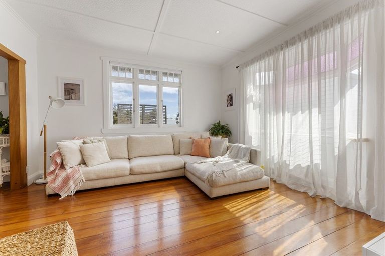 Photo of property in 6 Ngaio Street, Strandon, New Plymouth, 4312