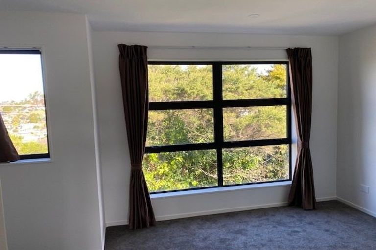 Photo of property in 2/60 Triangle Road, Massey, Auckland, 0614