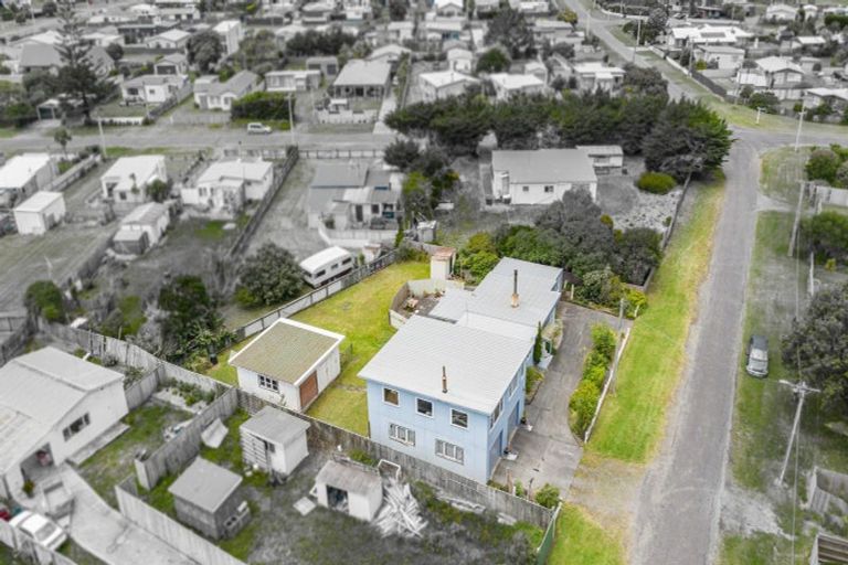 Photo of property in 5 Ngatiawa Street, Himatangi Beach, Foxton, 4891