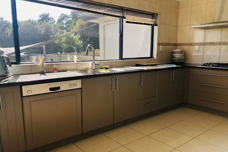 Photo of property in 14 Condor Place, Unsworth Heights, Auckland, 0632