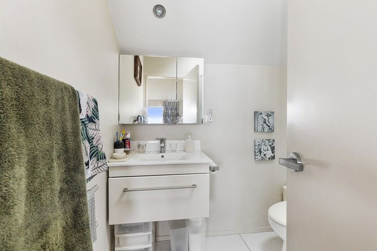 Photo of property in 13 Signallers Grove, Strathmore Park, Wellington, 6022