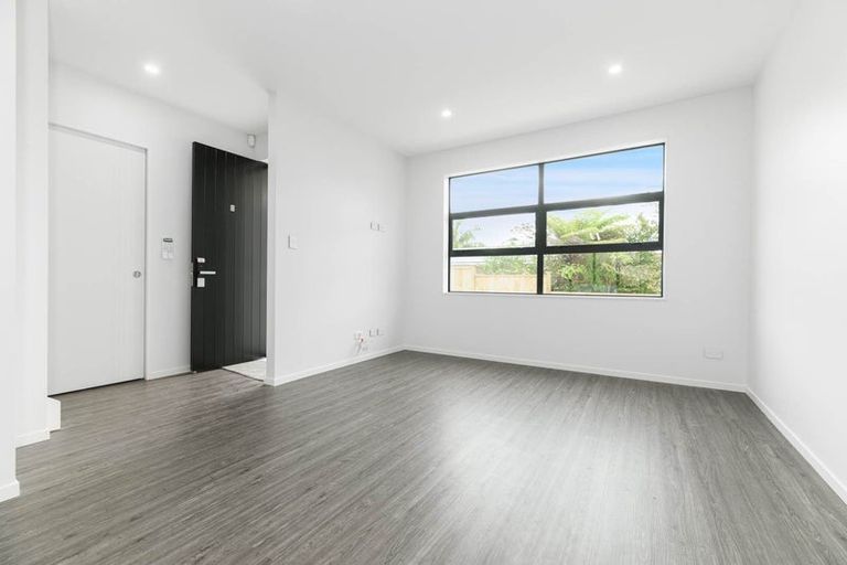 Photo of property in 44b Godley Road, Green Bay, Auckland, 0604