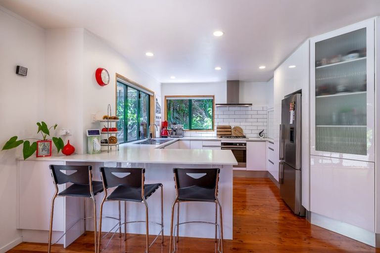 Photo of property in 86 Wood Bay Road, Titirangi, Auckland, 0604