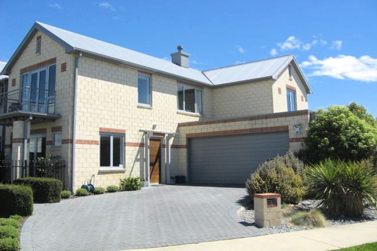 Photo of property in 2 Waterford Avenue, Northwood, Christchurch, 8051