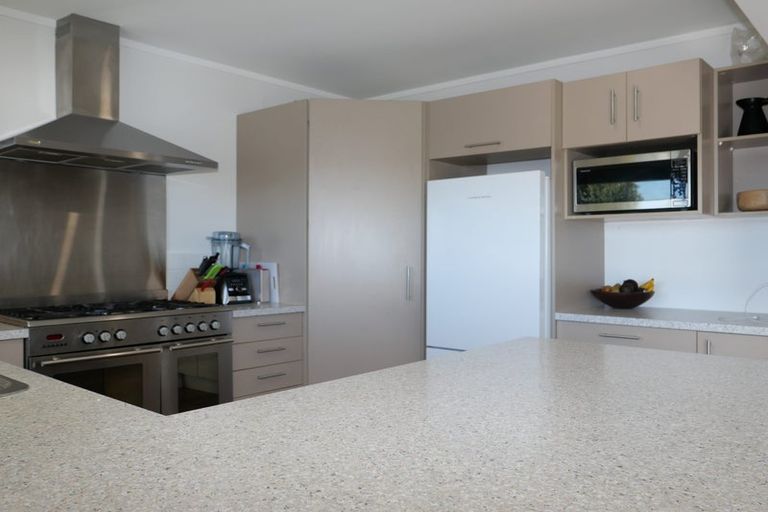 Photo of property in 27 Titoki Road, Waikanae Beach, Waikanae, 5036