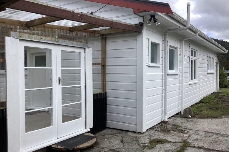 Photo of property in 15 Stafford Street, Blackball, 7804