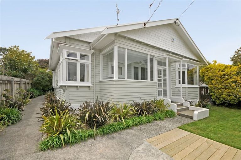 Photo of property in 6 Raine Street, Karori, Wellington, 6012