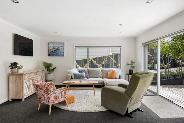 Photo of property in 7a Varlene Terrace, Forrest Hill, Auckland, 0620